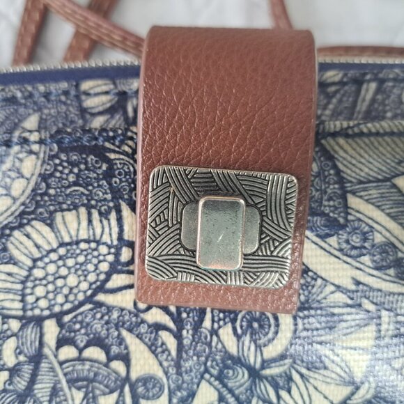 The SAK Sakroots Large Smartphone Crossbody Wallet Navy Spirit Desert Blue Cream - Picture 2 of 9